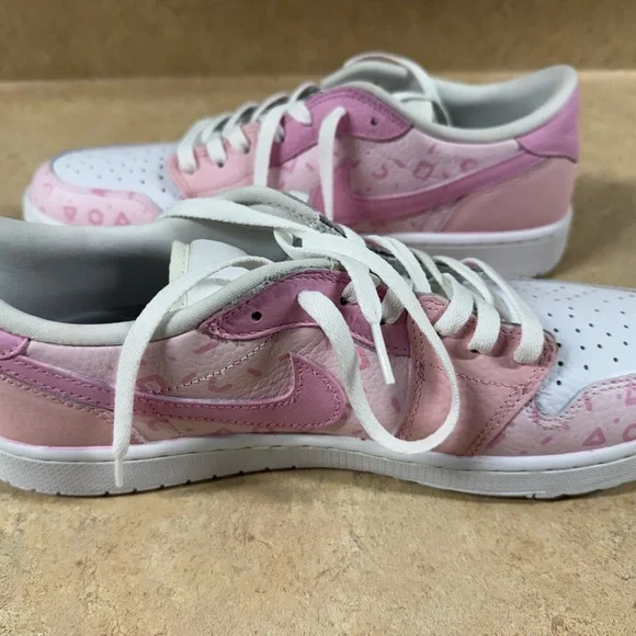 Nike Men's Low-Top Sneakers in Pink and White - Picture 7 of 12